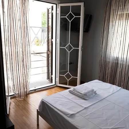 House 8 *
