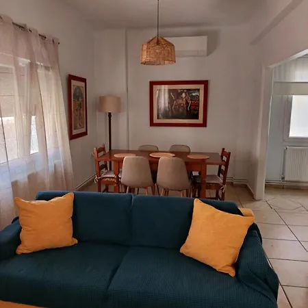 House 8 Ερμούπολη